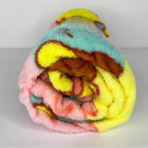 NEW Hello Kitty Pompompurin Blanket Sanrio Silk Touch Throw 40” x 50” - Picture 4 of 10